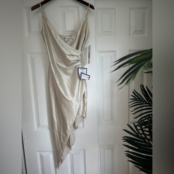 EMERALD SUNDAE Juniors' Shimmer Faux-Wrap Asymmetrical-Hem Dress Sz L - Picture 5 of 8